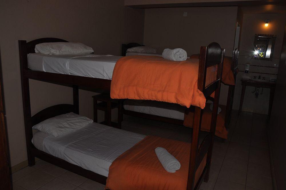 Iguazu Inn Hostel Пуэрто-Игуасу Экстерьер фото