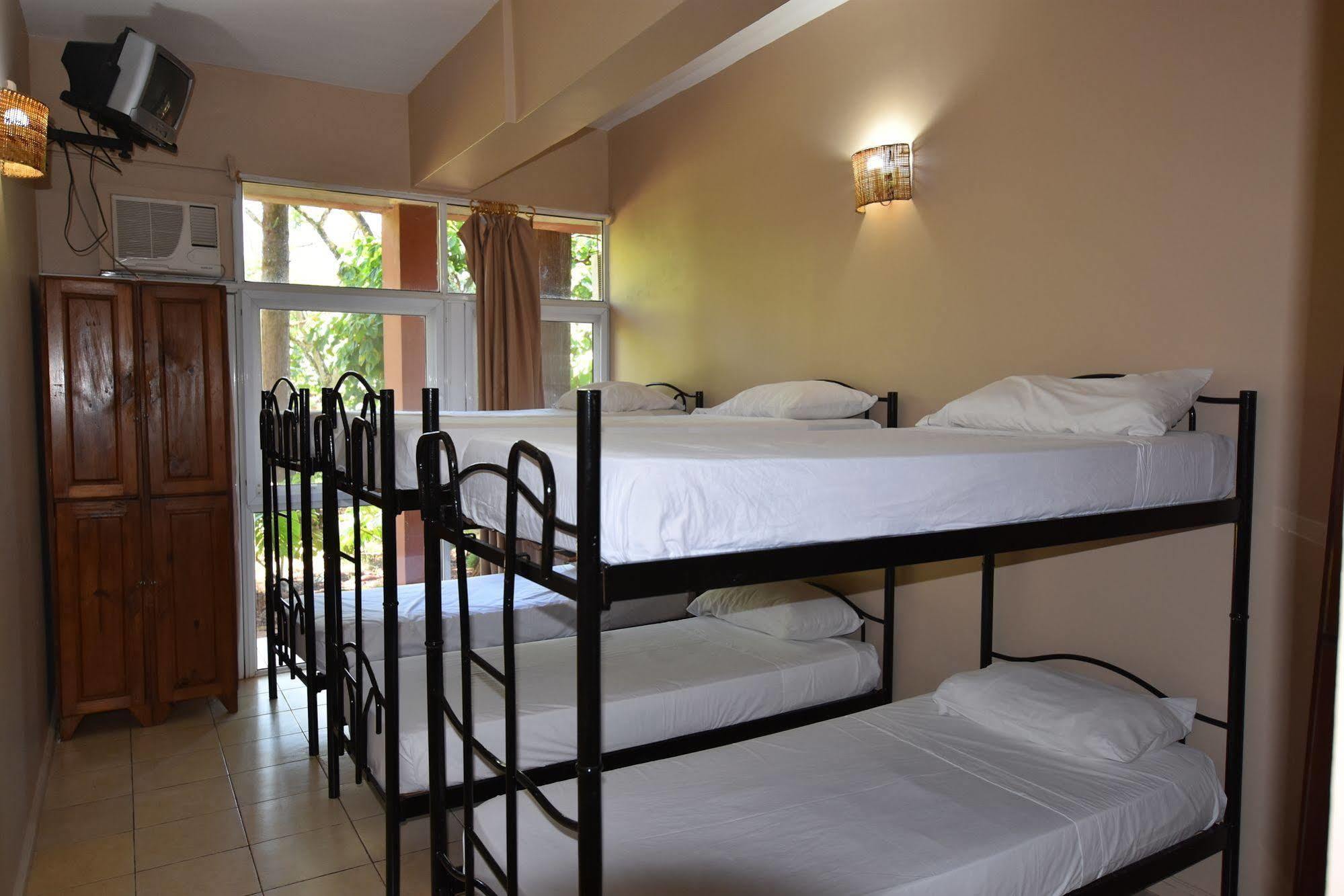 Iguazu Inn Hostel Пуэрто-Игуасу Экстерьер фото